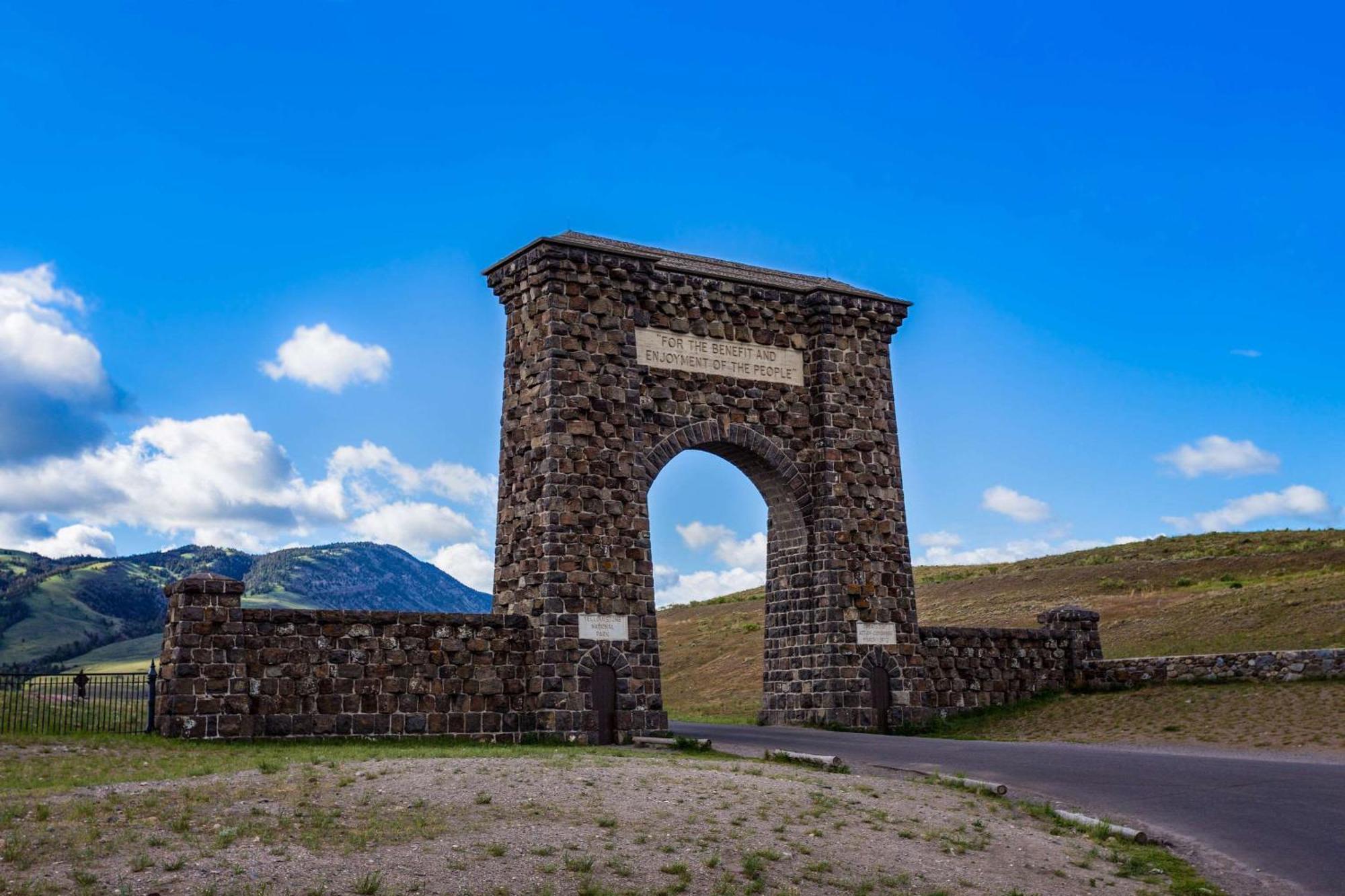 The Ridgeline Hotel At Yellowstone, Ascend Hotel Collection Gardiner Extérieur photo